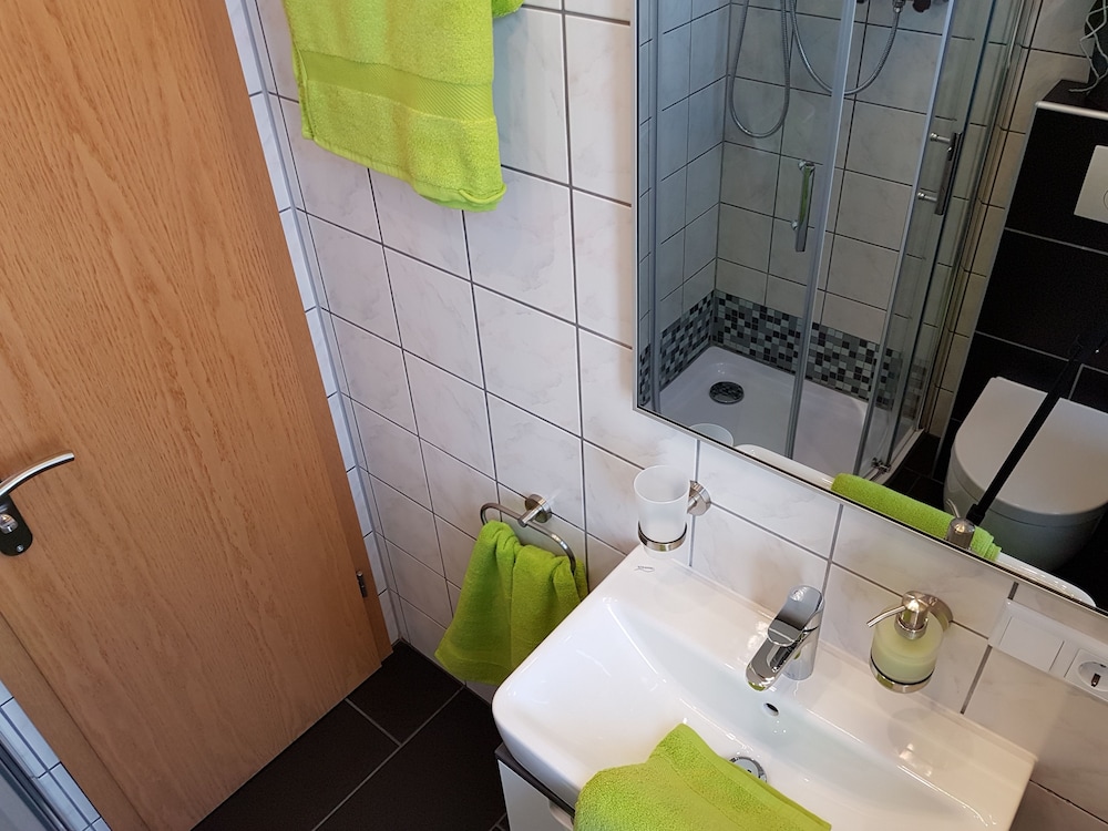 Basic Single Room, 1 Twin Bed, Non Smoking - Photo 4
