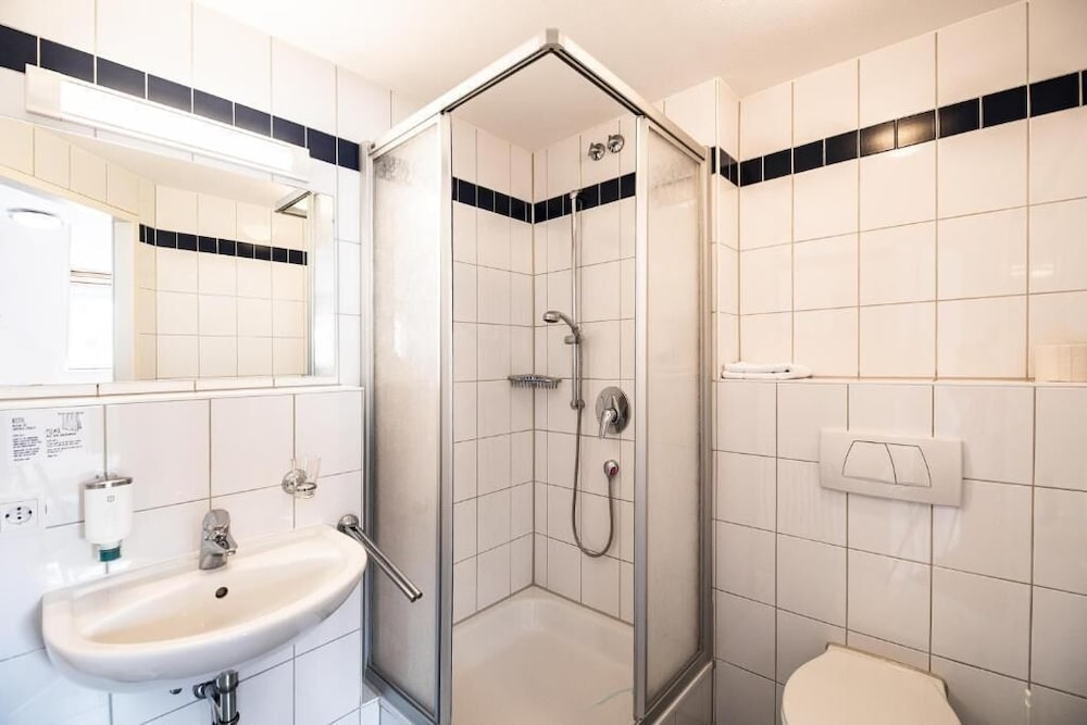 Triple Room, City View photo 3