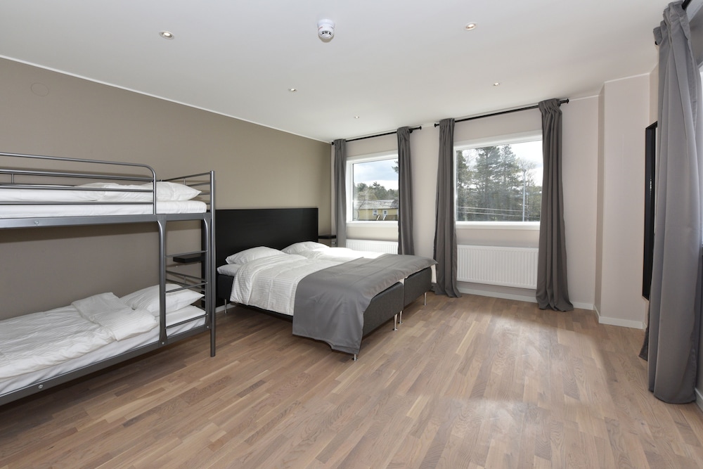Basic Quadruple Room, Multiple Beds, Shared Bathroom photo 1