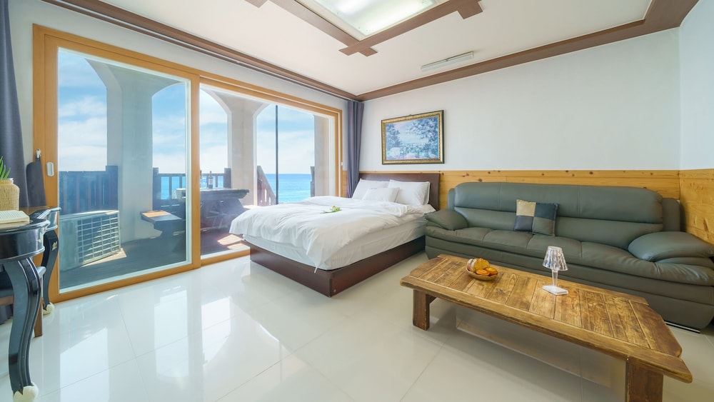 Basic Room, 1 Bedroom (106 Skyblue) - Photo 1
