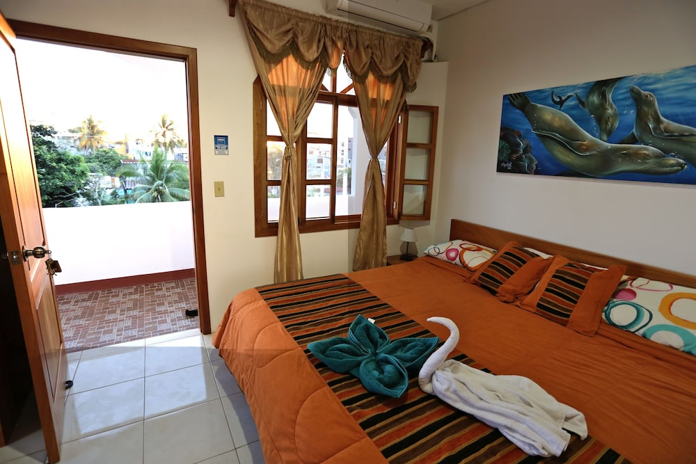 Panoramic Suite, 1 Queen Bed, Non Smoking, Ocean View photo 3