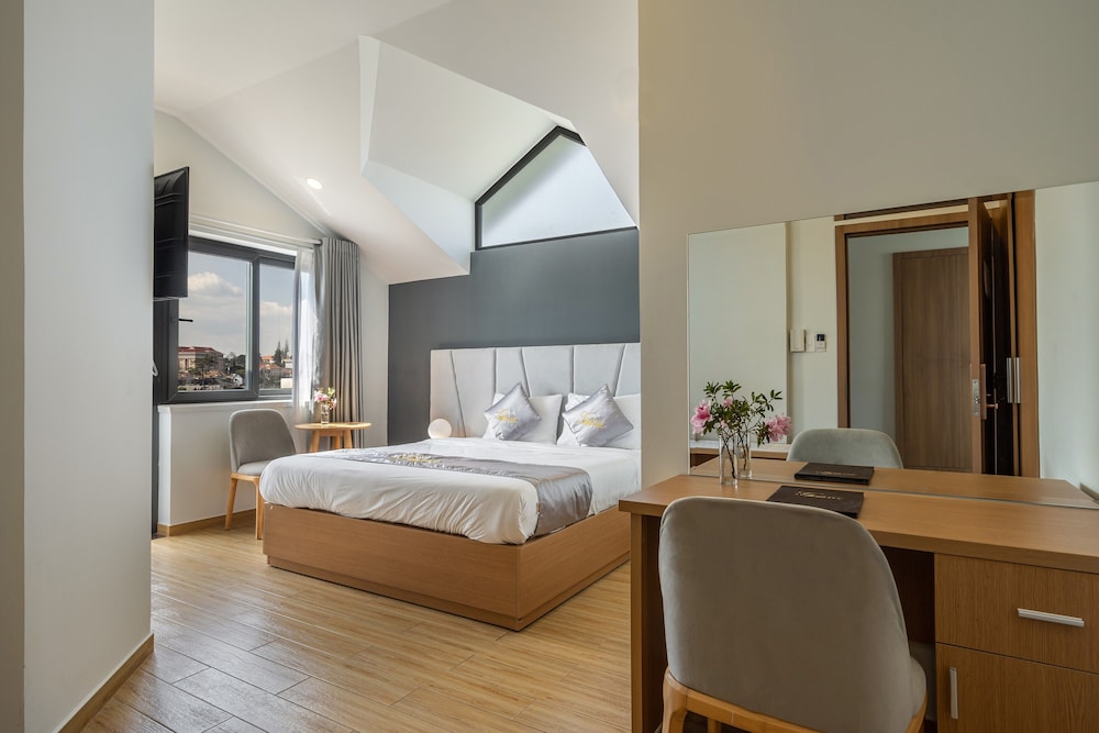 Superior Double Room, Balcony - Photo 10