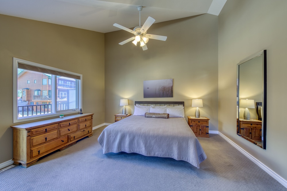 Premium Townhome, 4 Bedrooms (301 Phase 2) photo 1