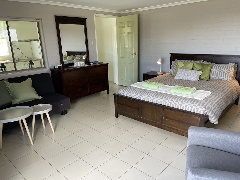 The Deluxe Queen Room - Photo 6