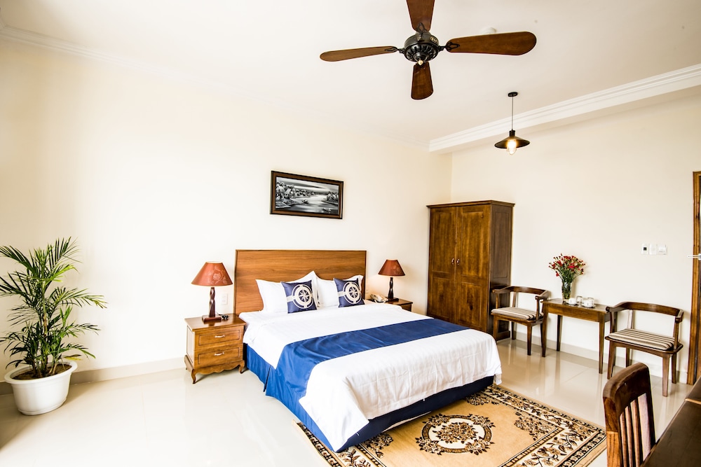 Double Room, 1 King Bed, Bathtub, Ocean View