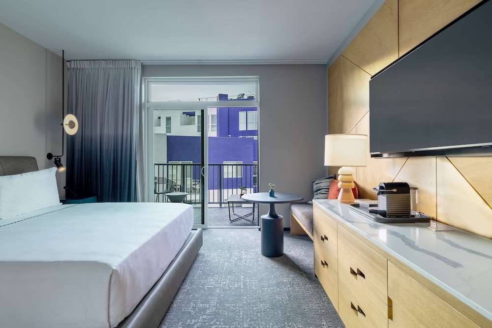 Room, 1 King Bed, Balcony - Photo 1