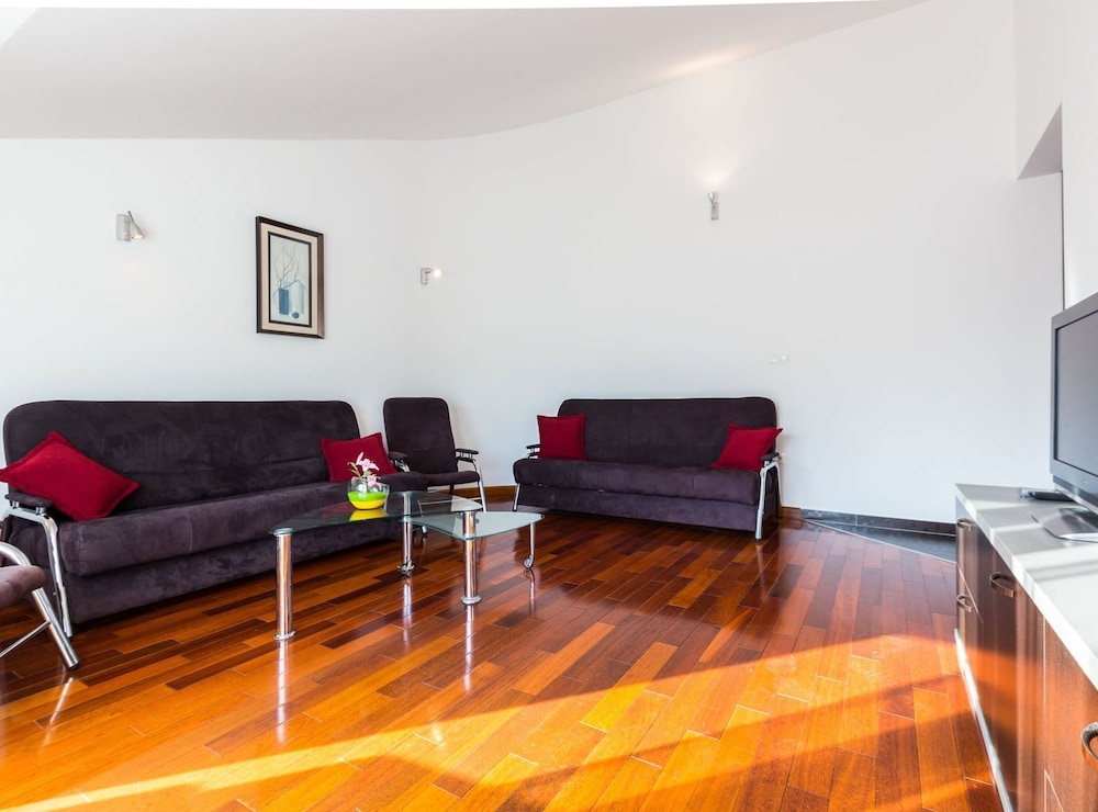 Apartment (Classic Two Bedroom Apartment with Te)