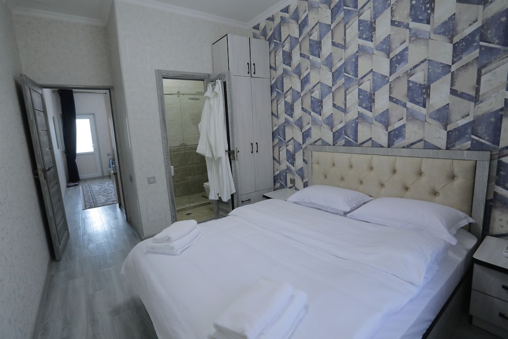 Deluxe Double or Twin Room, Pool View photo 2