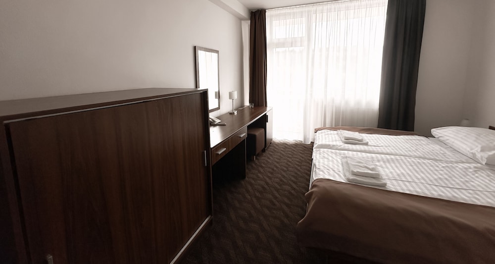 Double Room, Mobility Accessible, River View photo 2