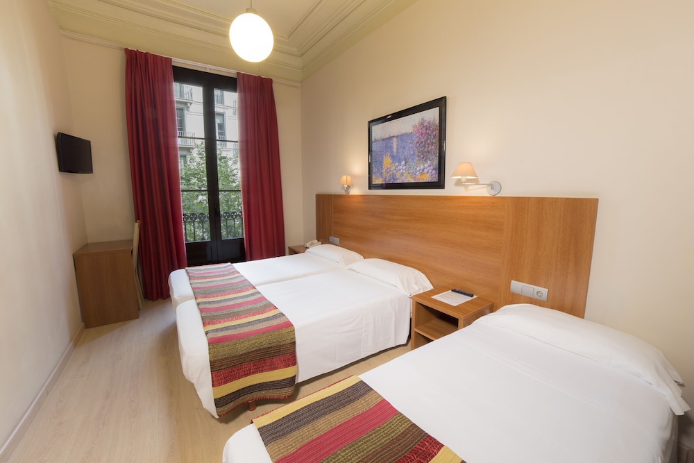 Basic Triple Room photo 2