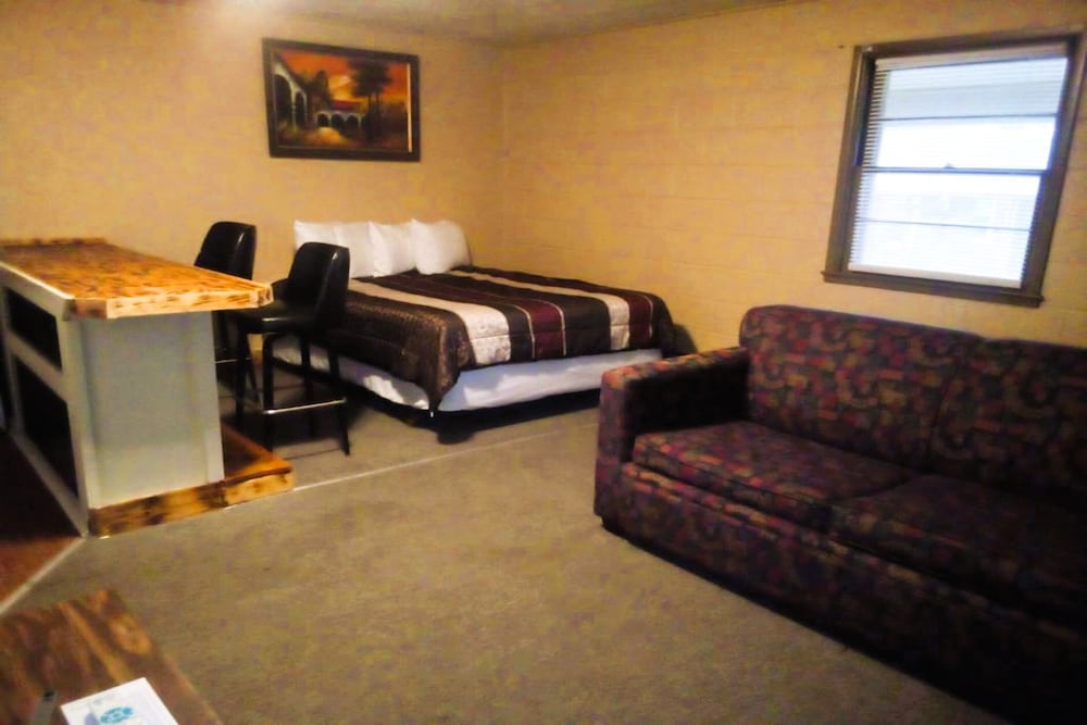 Suite, 1 Queen Bed photo 3