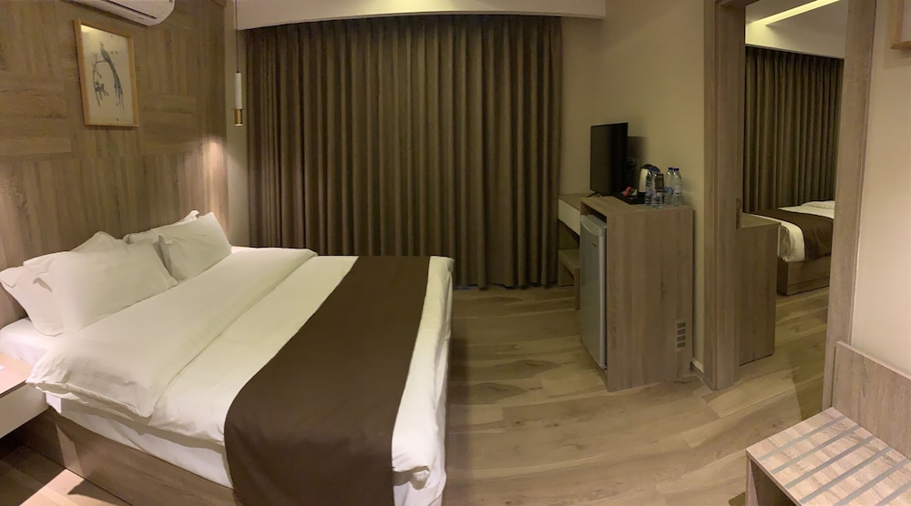 Deluxe Suite photo 1