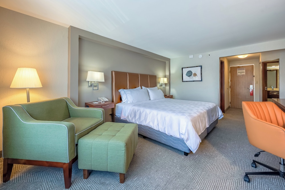 Standard Room, 1 King Bed, City View photo 2