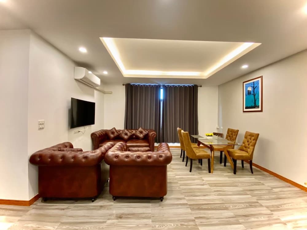 Luxury Suite - Photo 7