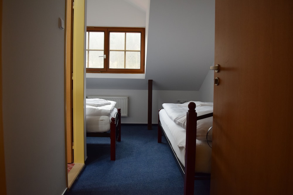 Premier Twin Room, Ensuite photo 2