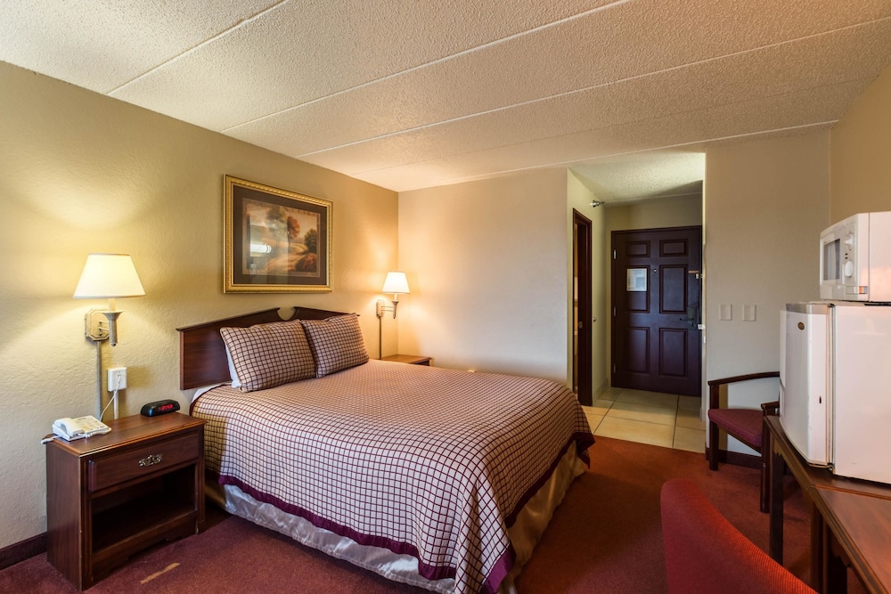 Standard Room, 1 Queen Bed, Non Smoking photo 2
