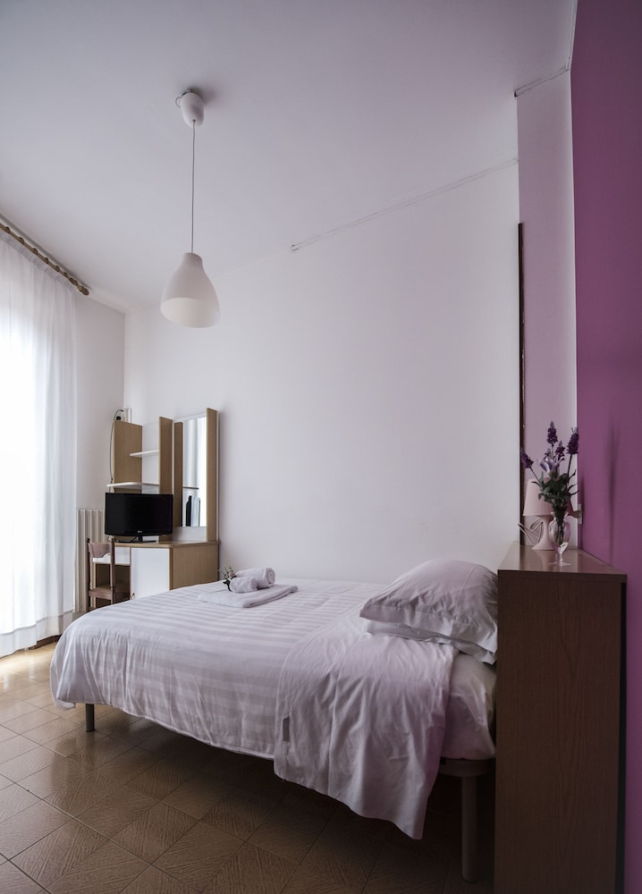 Deluxe Double Room Single Use, City View
