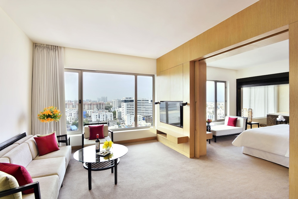 Room, 2 Twin Beds, Pool View - Photo 4