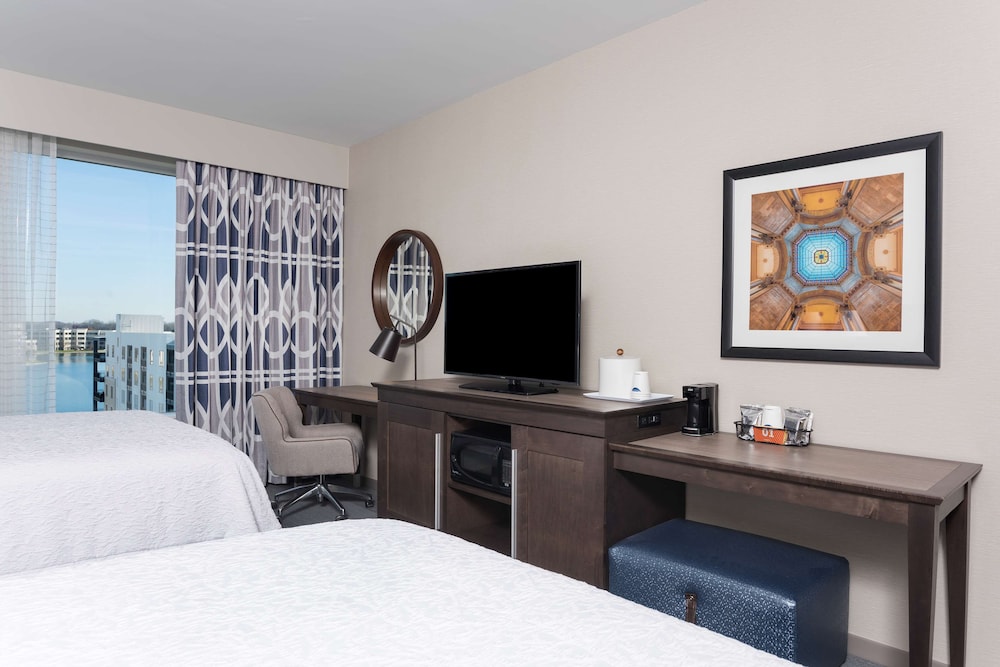 Room, 2 Queen Beds, Bathtub (Mobility & Hearing) photo 3