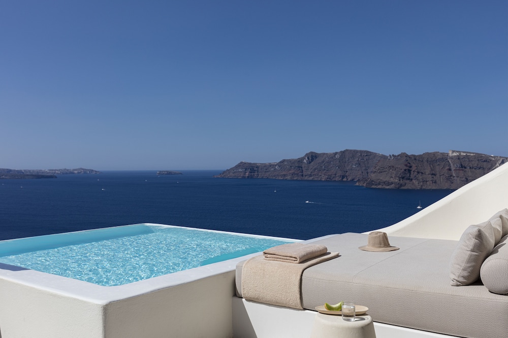 Infinity Pool Suite