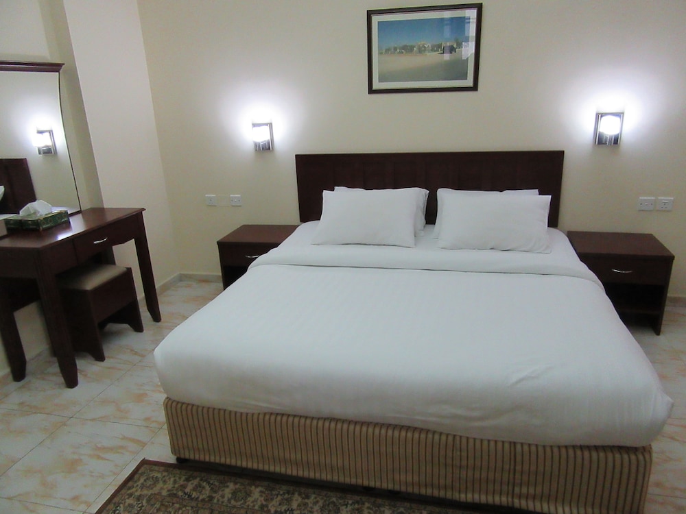 Family Apartment, 1 King Bed, City View photo 2