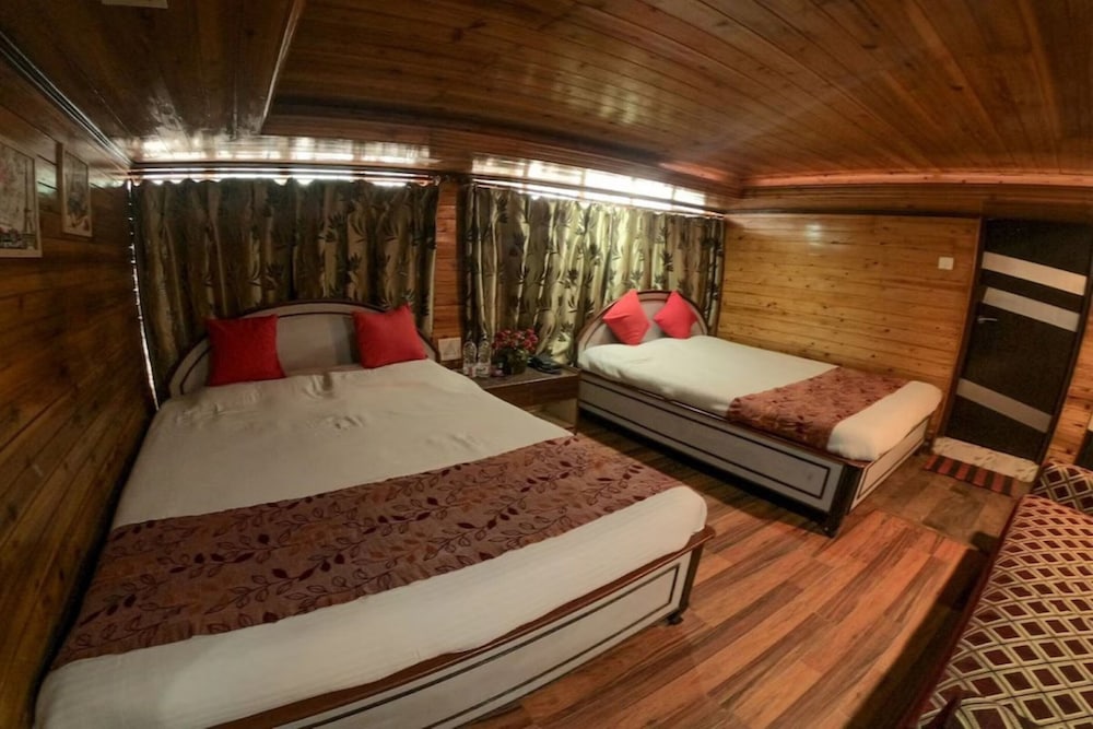 Deluxe Quadruple Room - Photo 9
