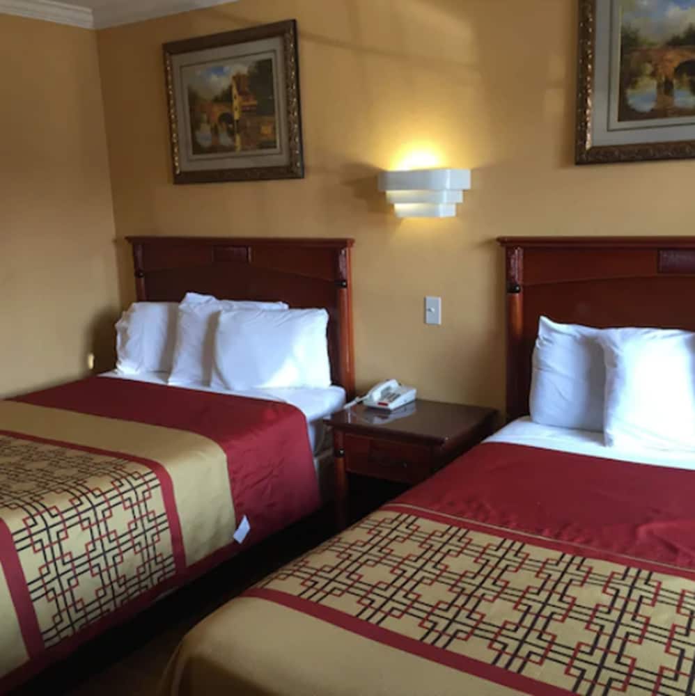 Standard Room, 2 Double Beds, Smoking photo 1