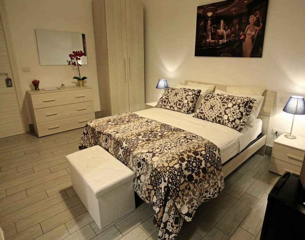 Suite (Rosa)