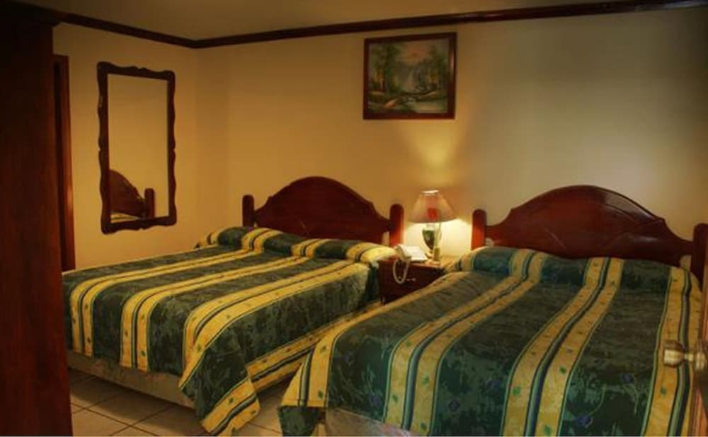 Basic Double Room, 2 Double Beds photo 2