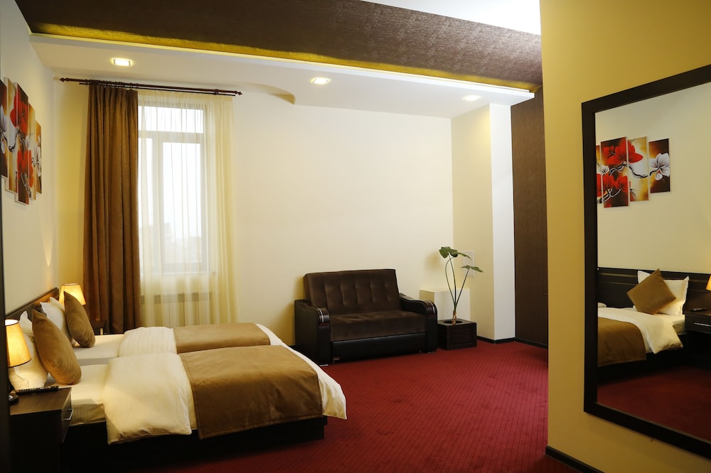 Deluxe Double Or Twin Room photo 2