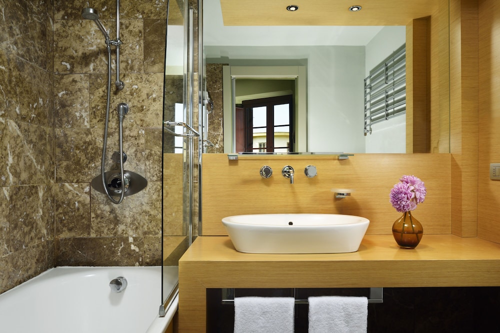 Superior Triple Room thumbnail 5