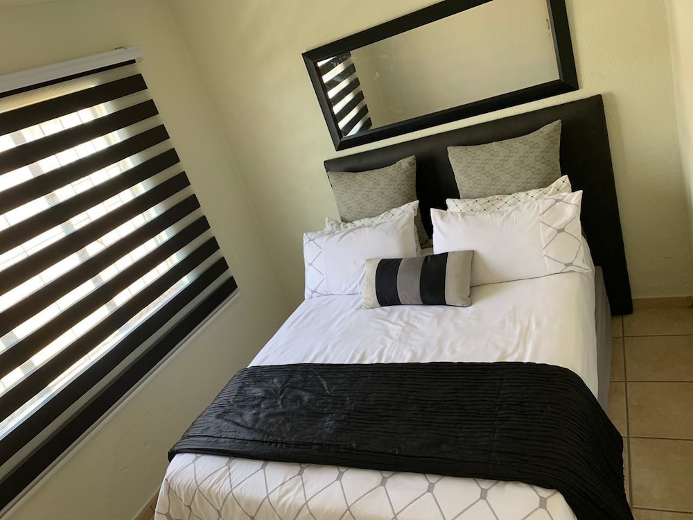 House, 2 Bedrooms photo 2