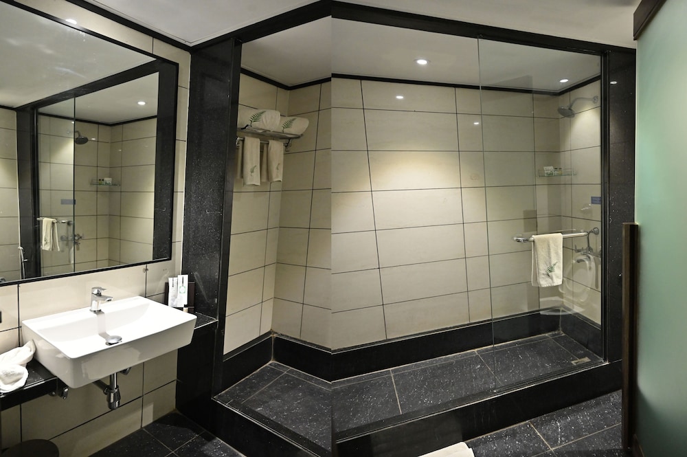 Hazel Suite - Photo 12