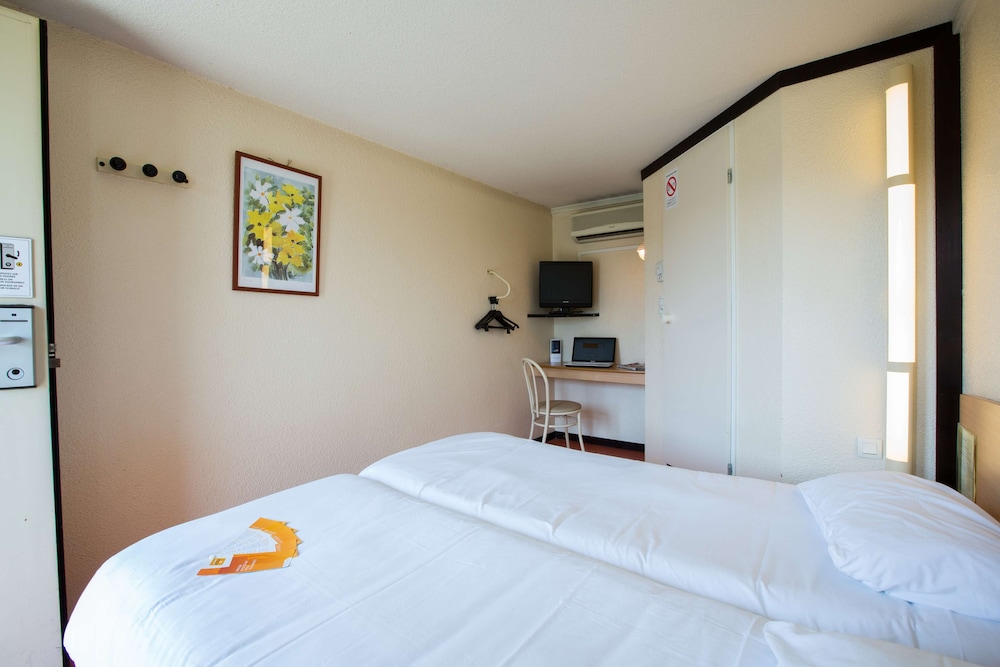 Standard Room, 3 Twin Beds - Photo 3