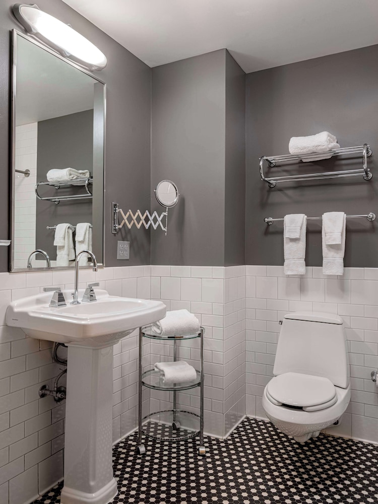 Superior Room, 1 King Bed (Preferred Loft King) - Photo 4