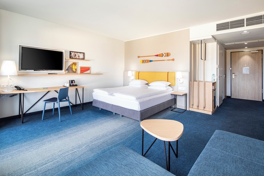 Premium Room, 1 Queen Bed - Photo 8