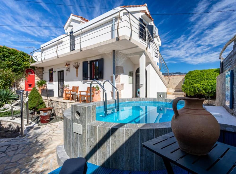 Villa (Rustic Villa Rudine)