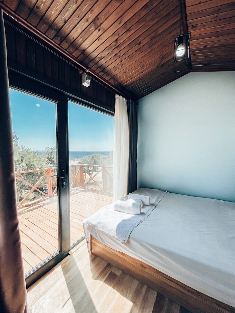 Basic Tree House, Patio, Sea View photo 1