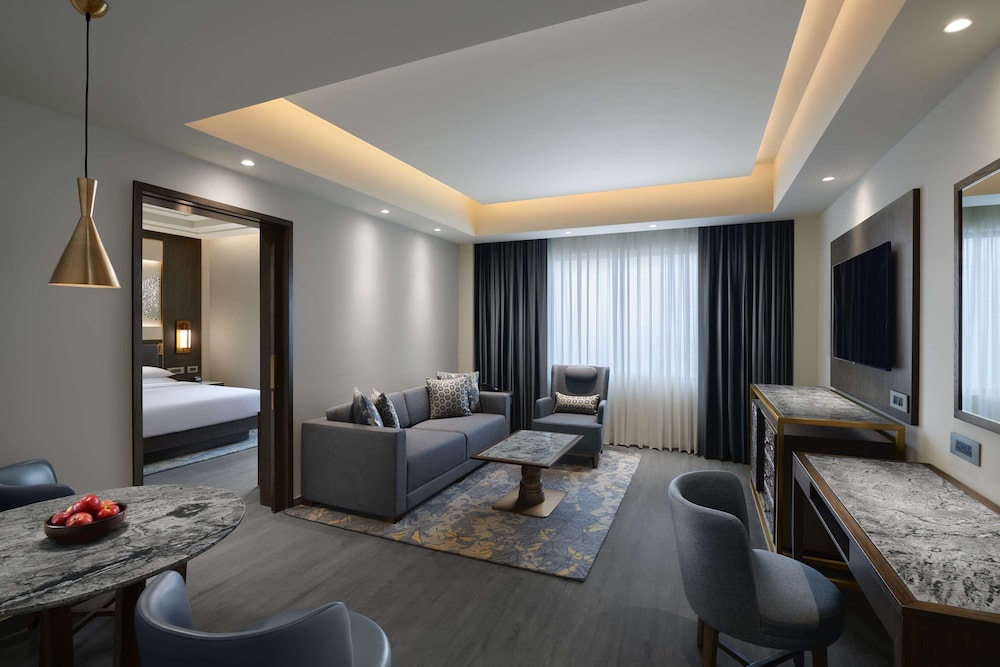 Regency, Executive Suite - Photo 1