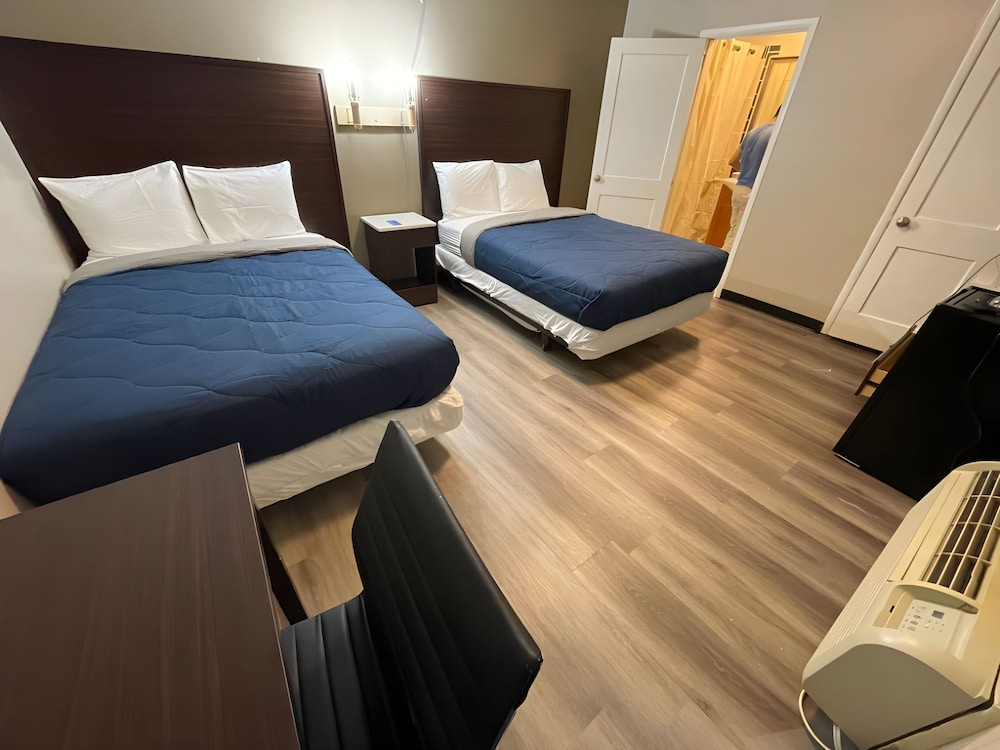 Room, 2 Double Beds, Accessible, Non Smoking photo 3