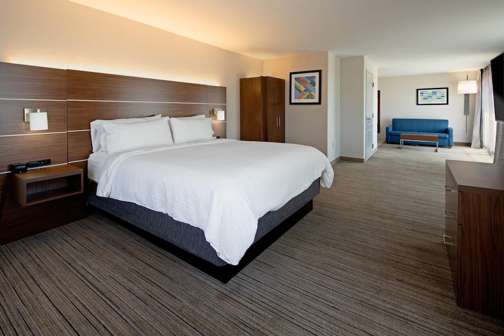 Suite, 1 King Bed (Extra Floor Space) - Photo 2