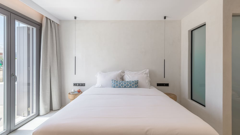 Deluxe Double Room - Photo 9
