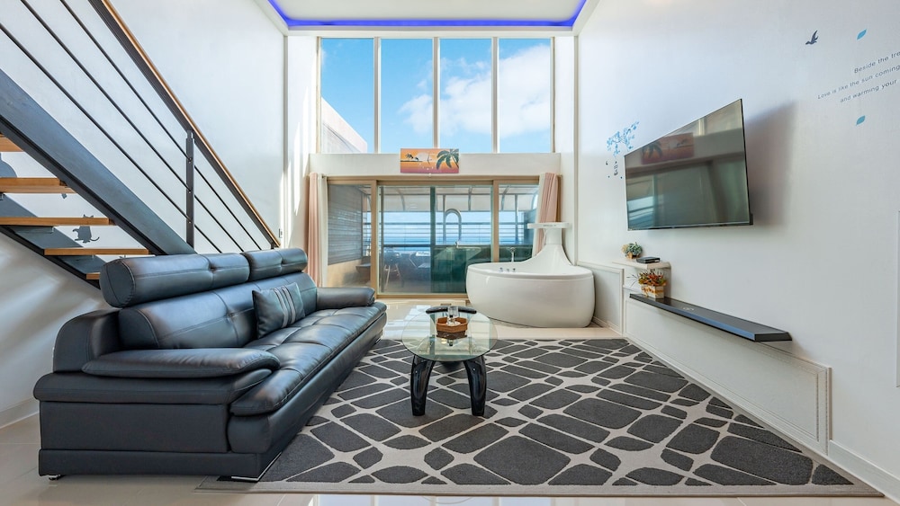 Basic Room, 1 Bedroom (Room 203 (Ocean View/Pool Villa))