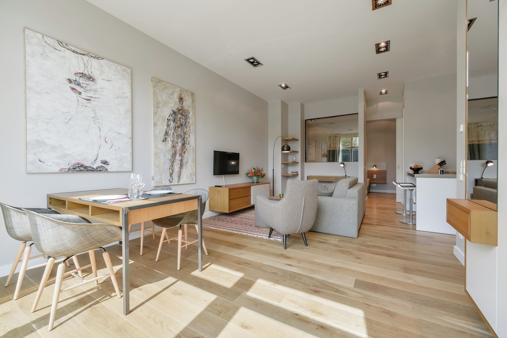 2-Room Apartment Evergreen Bliss 63 m² photo 1