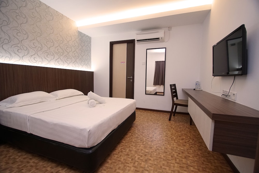 Standard Queen Room, No Windows
