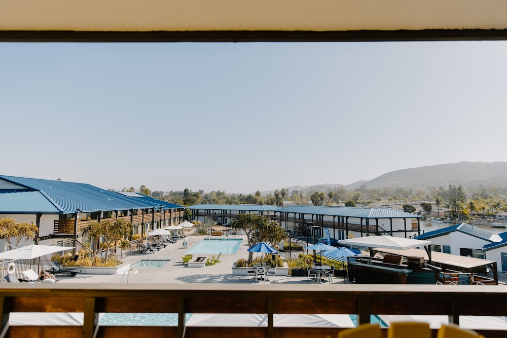 Premier Pool View Studio - Photo 6