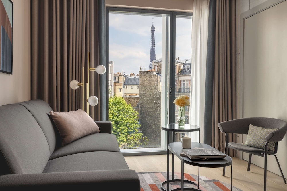 Eiffel Junior Suite