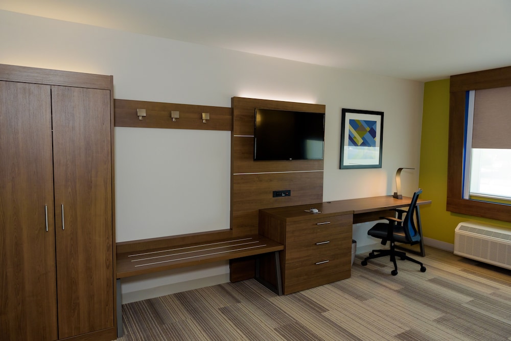 Standard Room, 2 Queen Beds, Accessible (Mobility, Roll-In Shower)