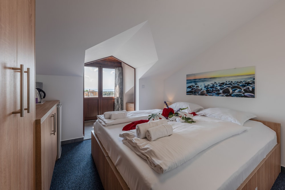 Room Comfort with sea view for 2 thumbnail 6