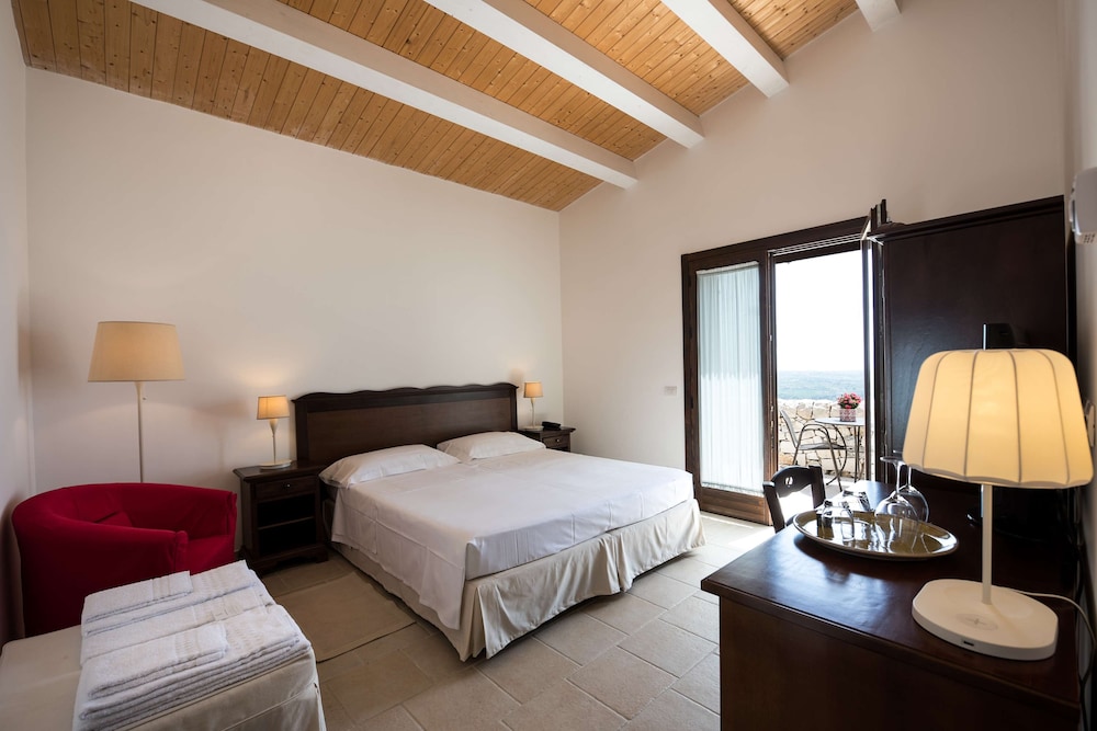 Superior Room, 1 Queen Bed, Non Smoking (Converts to 2 Twin Beds) photo 1